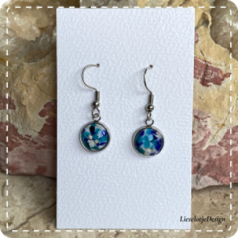 Cabochon oorbel aqua van glas (lampwork)