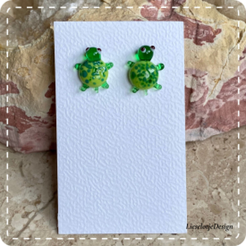 Schildpad oorknopjes groen van glas (lampwork)
