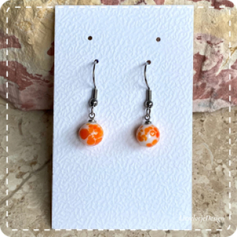 Bolvormige confetti-frit oorbel oranjekleurig van glas (lampwork)