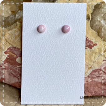 Licht roze oorknopjes van glas (lampwork)