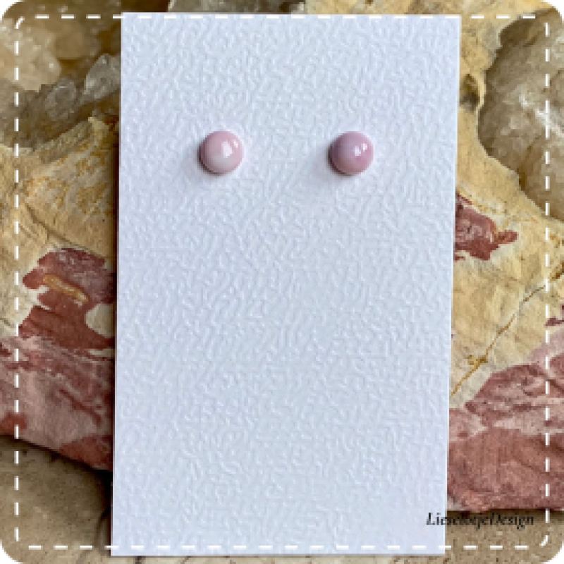 Licht roze oorknopjes van glas (lampwork)