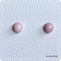 Licht roze oorknopjes van glas (lampwork)