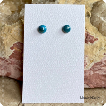 Turquoise oorknopjes van glas (lampwork)