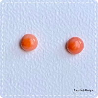 Zalmkleurige oorknopjes van glas (lampwork)
