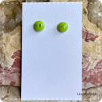 Gras groene oorknopjes van glas (lampwork)