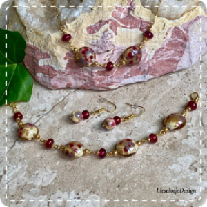 Lentil sieradenset fuchsia/paars/creme (ketting+armband+oorbellen lampwork)