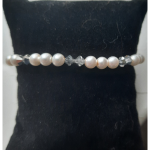 Kralenarmband dames met 3 witte parels en doorzichtige bicones