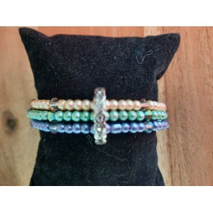 Kralenarmband dames  met 3 rijen glasparels.