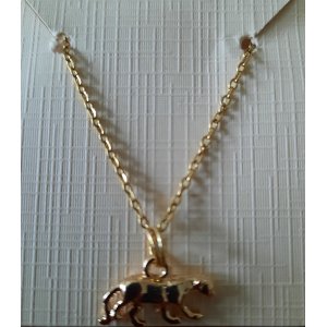 Ketting  goudkleurig nikkelvrij met een panter als hanger