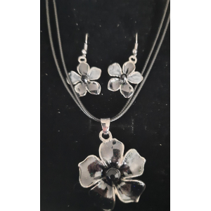 Ketting met oorbellen: bloem zwart