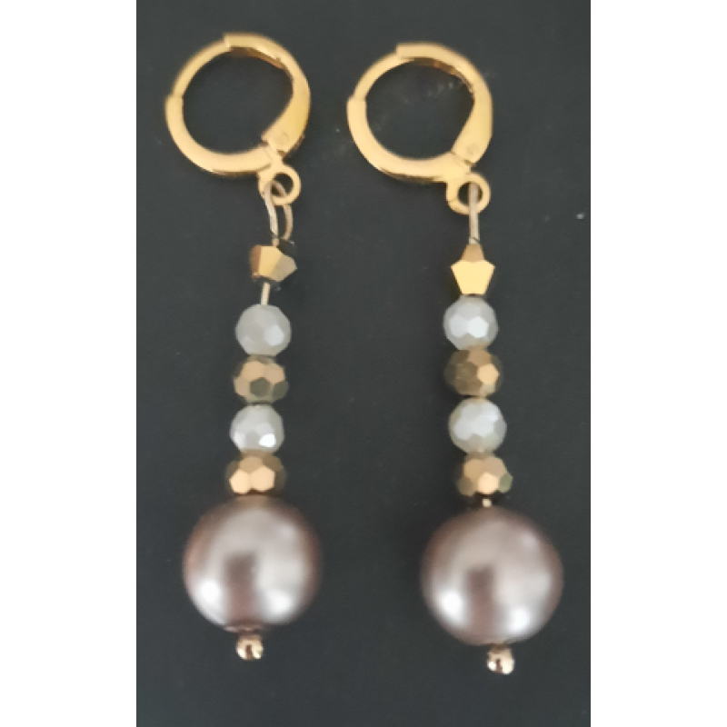 Oorbellen met glaskralen beige goldplated