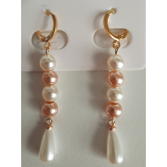 Oorbellen met witte pareldruppel en zalm en witkleurige glasparels (goldplated)