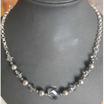 Ketting  antraciet en bicones met metalen ketting